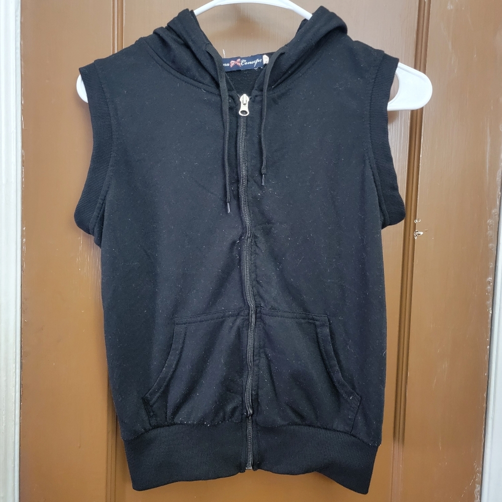 Sleeveless sweater vest